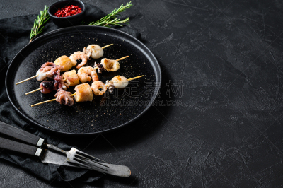 烤肉架,串肉签,鱿鱼,海产,烤肉串,章鱼,贻贝,虾,黑色背景,上装