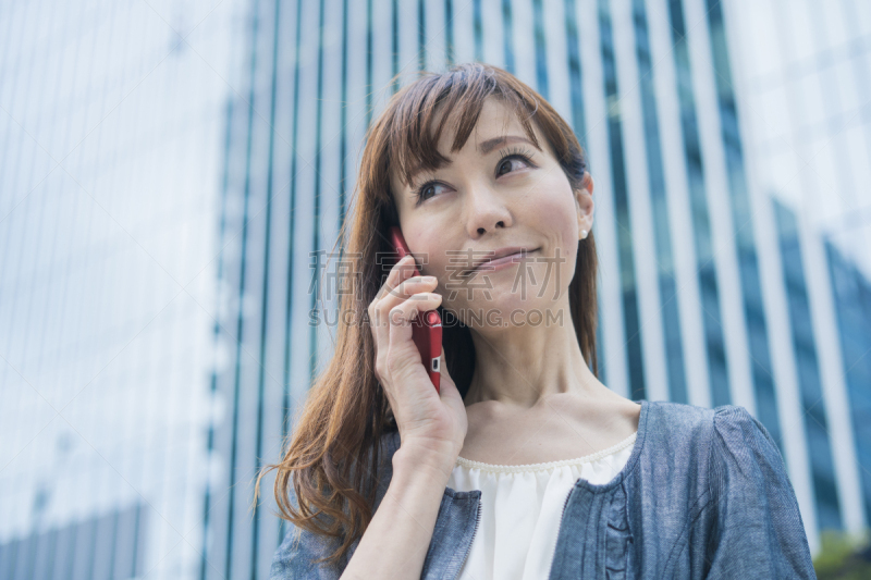 女商人,专业人员,仅日本人,远程工作,客户服务代表,日本人,通勤者,户外,仅女人,仅一个女人