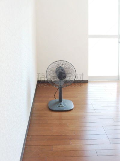 电扇,家用器具,白色,垂直画幅,室内,地板,简单,图像,色彩鲜艳