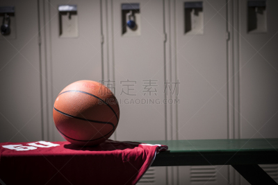 学校体育馆,体育器械,篮球运动,衣帽间,空的,休闲游戏,运动,球,长椅,赛后