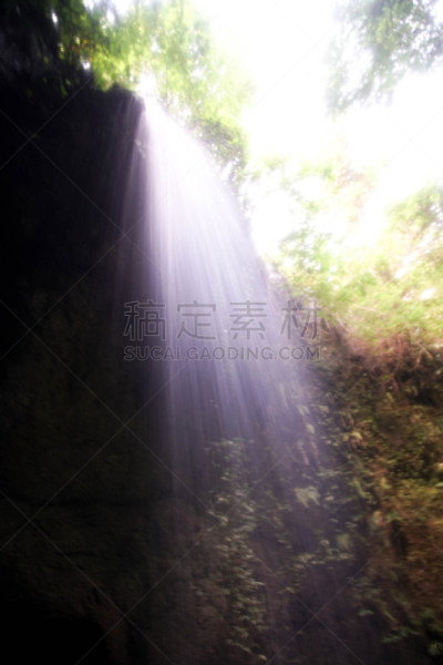 瀑布,阳光光束