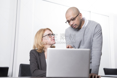 技术,财务结果,金融顾问,顾客,商务策略,办公室,以客户为中心,家庭保险,使用手提电脑,商务人士