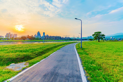 河畔公园,田径跑道,公园,水平画幅,户外,都市风景,小路,著名景点,河流,河岸