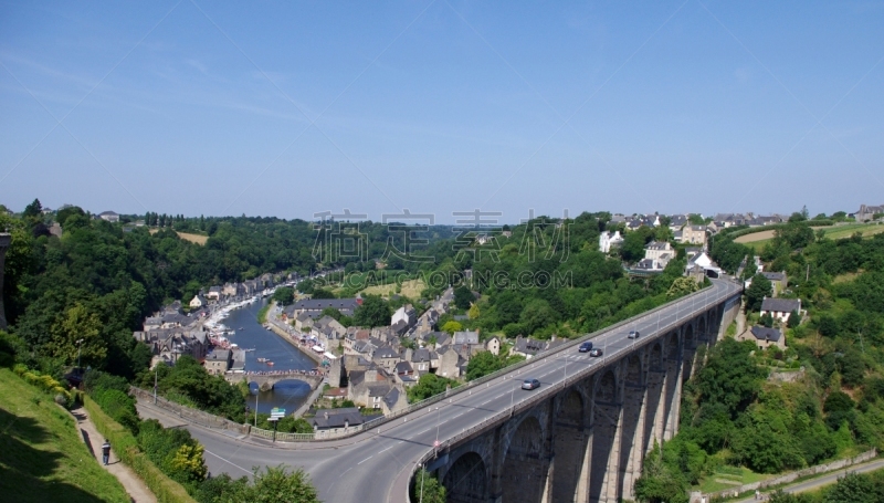 Viaduc et port de Dinan dans les Côtes d'Armor