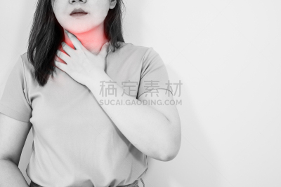 单色调,喉咙痛,痛苦,女人,白色,分离着色,生病,触摸,指着