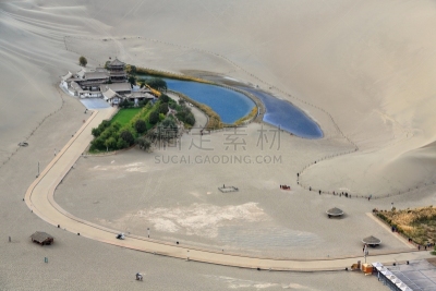 中国,甘肃省,敦煌,掸邦,沙漠山,月牙泉,步行道路,枝繁叶茂,池塘,著名景点
