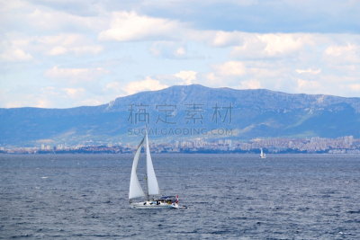 有帆船