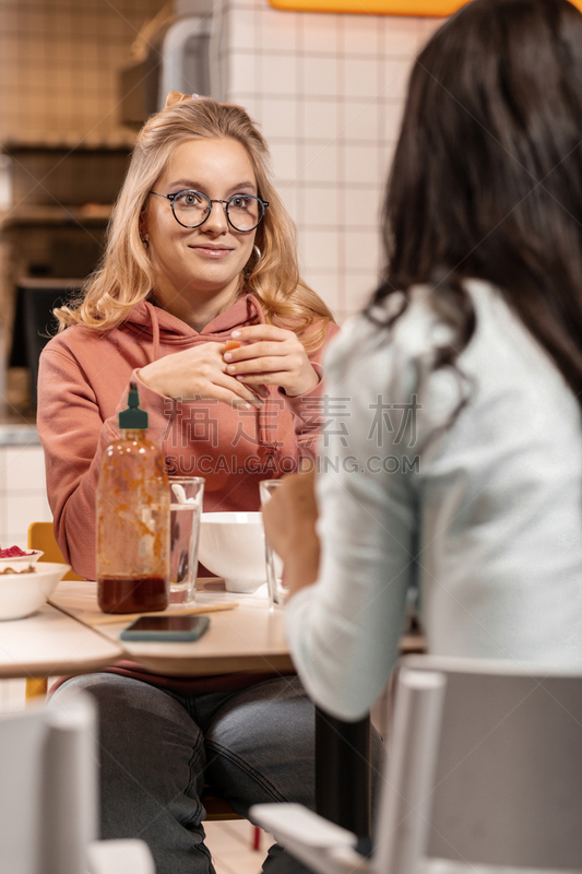 友谊,女孩,多样,食品,一个人,全家福,女人,青年女人,餐馆