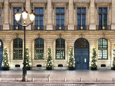 Christmas tree on place Vendôme in Paris