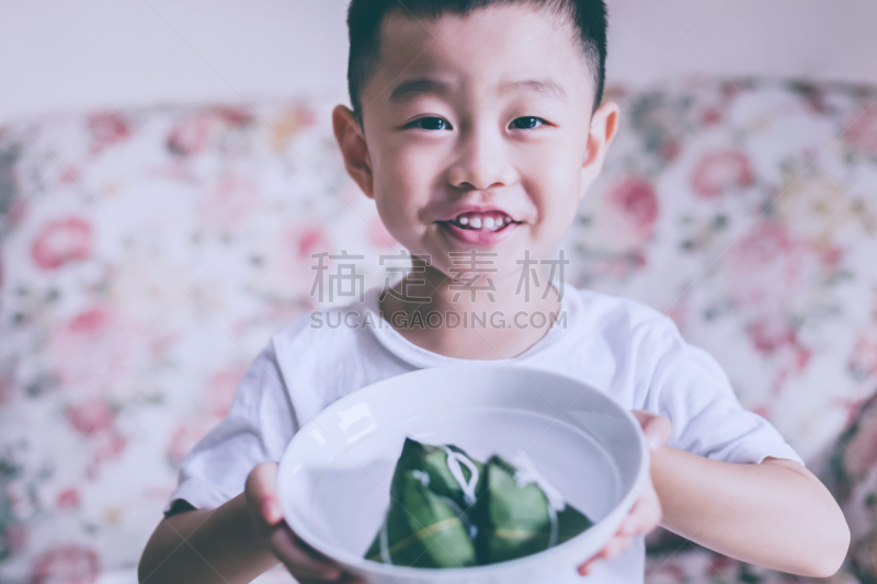 粽子,男孩,可爱的,拿着,米饺子,阶调图片,饺子,仅一名男孩,有包装的,学龄前