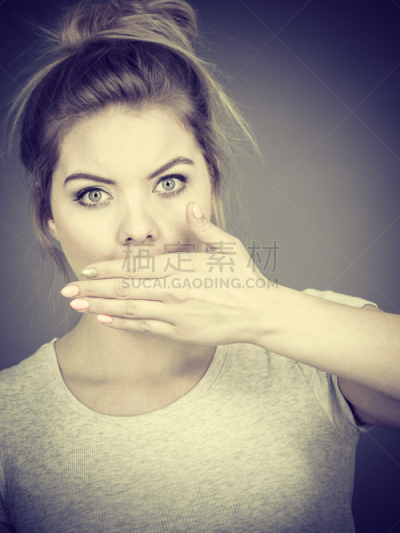 女人,人的嘴,举起手,覆盖