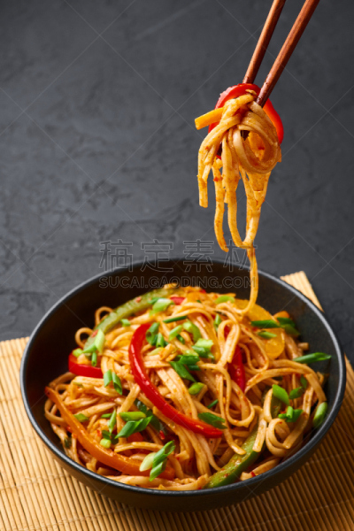 蔬菜,食品,客家族,酱汁,炒面,素食,面条,红辣椒粉,碗