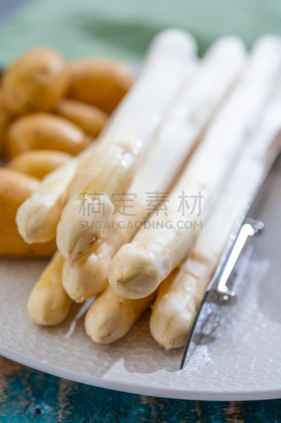 去皮的,春天,晚餐,荷兰,白芦笋,干净,精制土豆,素食,高雅,厚木板