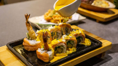 奶酪酱,寿司,虾,背景分离,日本食品,米,斑节对虾,三文鱼,堆,生鱼片寿司