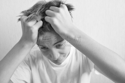 18岁到19岁,男人,手,人的头部,暴力,连环杀人事件,青春期,恐惧,肖像,摩尔多瓦共和国