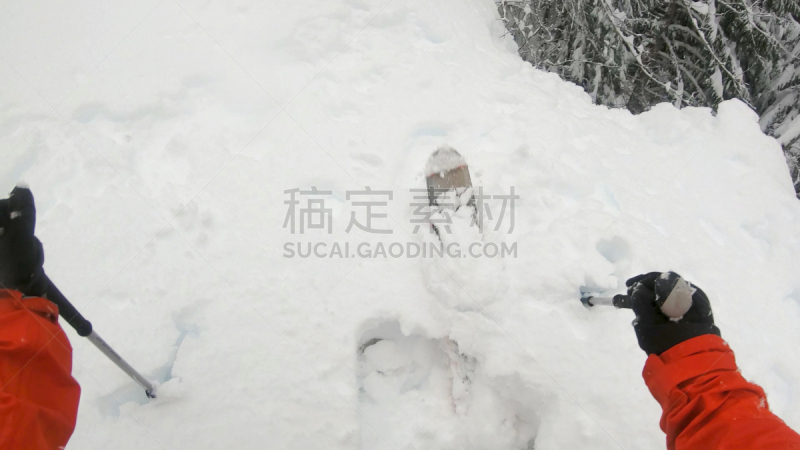 山,滑雪坡,非滑雪场地的滑雪,一个人,第一名,主观视角,透视图,下移