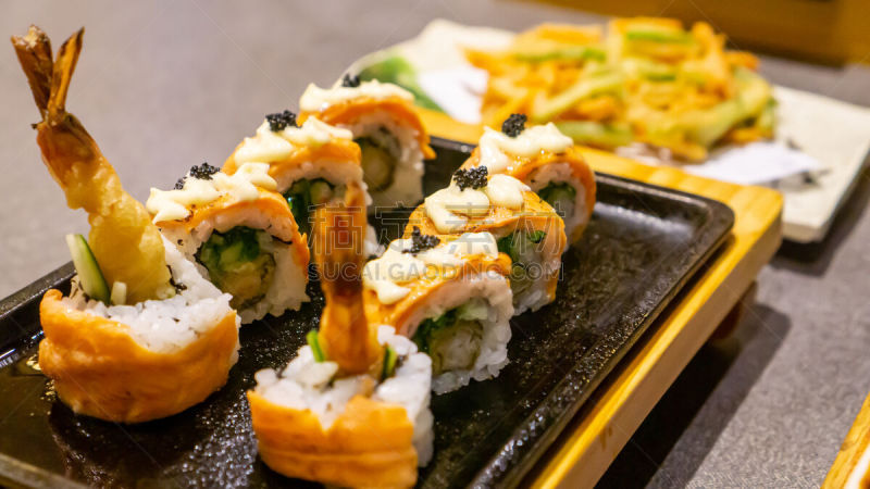 奶酪酱,寿司,虾,背景分离,日本食品,米,斑节对虾,三文鱼,堆,生鱼片寿司