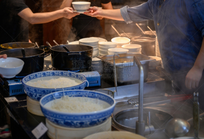 汤,专业人员,部分,饮食产业,芫荽叶,长柄勺,煮食,餐具,商业厨房,份量