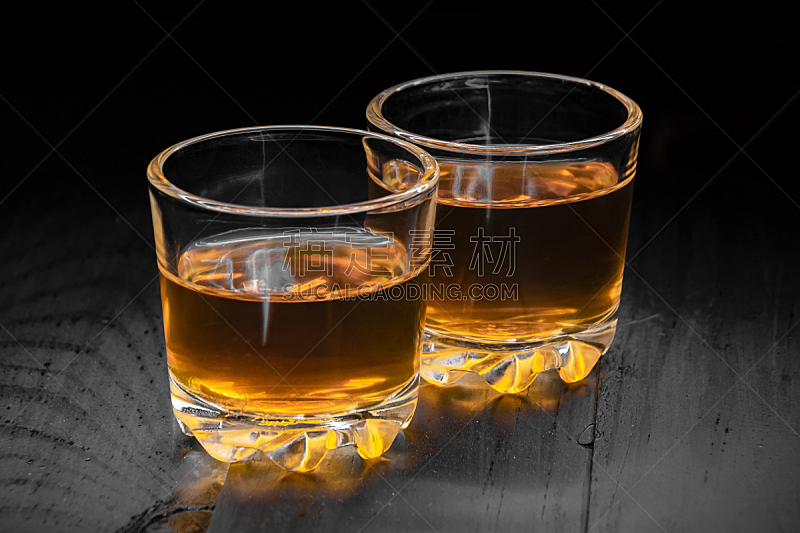 玻璃杯,科涅克,黑色,两个物体,饮料,寒冷,含酒精饮料,暗色,华贵,威士忌
