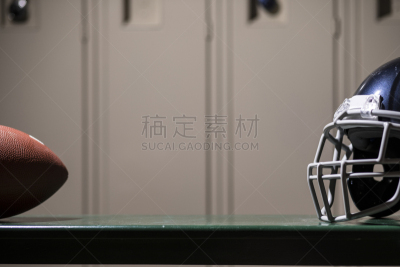 学校体育馆,体育器械,衣帽间,美式橄榄球运动,橄榄球头盔,空的,休闲游戏,运动,球,长椅