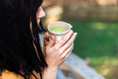 茶杯,拿着,女孩,特写,饮料,绿茶,女人,绿色,侧面视角,喝