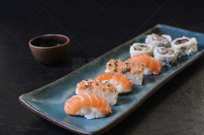 寿司,日本食品,餐馆,日本,果皮,三文鱼,鲔鱼,小圆面包,传统,寿司米