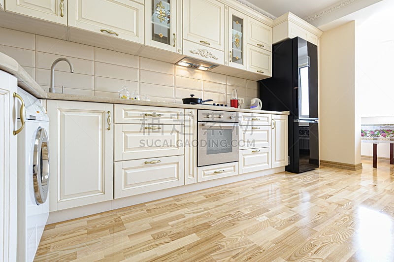 华贵,厨房,极简构图,白色,室内,米色,冰箱,玻璃杯,摩尔多瓦共和国,地板