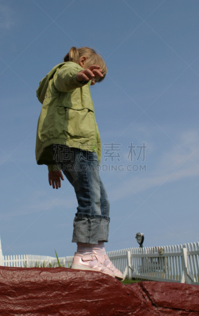 走钢丝,小的,佩马奎德角,实地考察旅行,垂直画幅,公园,进行中,缅因州,努力,人群