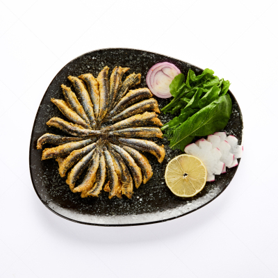 鱼类,蔬菜,碳水化合物,烤的,食品,烤肉餐,餐具,色彩鲜艳,餐馆,凉拌卷心菜