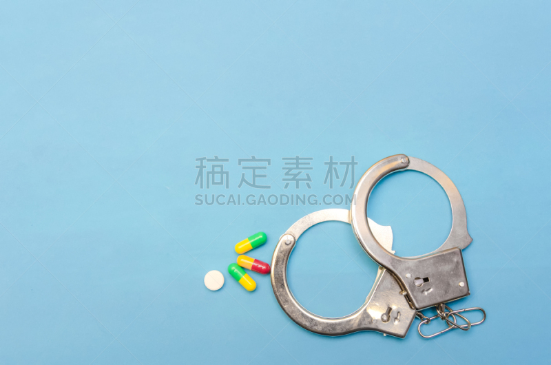 药丸,手铐,蓝色背景,太空