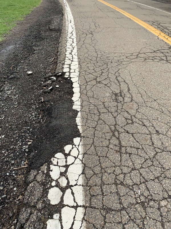 柏油路,状态不良,沥青,道路工程,涡穴,公路,交通方式,建筑业,双黄实线,沙砾