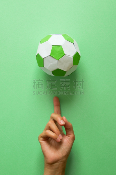 足球,手艺,手,折纸工艺,纸,橄榄球,概念,绿色背景,垂直画幅,球