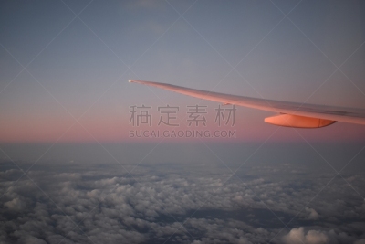 云,光,戏剧性的天空,自然美,飞机,天空,机翼,在下面,窗户,日落