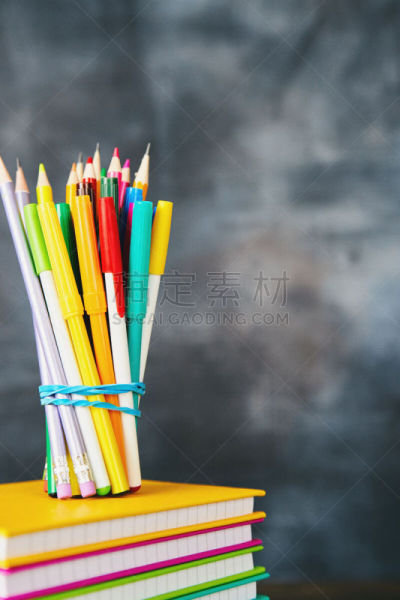 铅笔,色彩鲜艳,黑板,水笔,风化的,毡尖笔,事件,多样,设备用品,学校用品