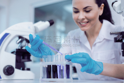 生物学家,女性,医学样本,快乐,显微镜,生物科技,水平画幅,智慧,试管