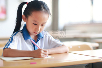 重返校园,仅一个女孩,小学,肖像,东亚人,仅儿童,中国,拿着,儿童,童年