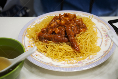 酱汁,甜食,餐馆,猪肉,面条,汤,当地著名景点,动物腿,传统,蔬菜