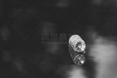 塑胶,垃圾,水,水平画幅,水的各种形态,无人,环境损害,户外,饮料,湖