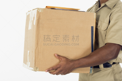 递送人员,影棚拍摄,黑色人种,躯干,半身像,提举,盒子,制服,非裔美国人,仅男人
