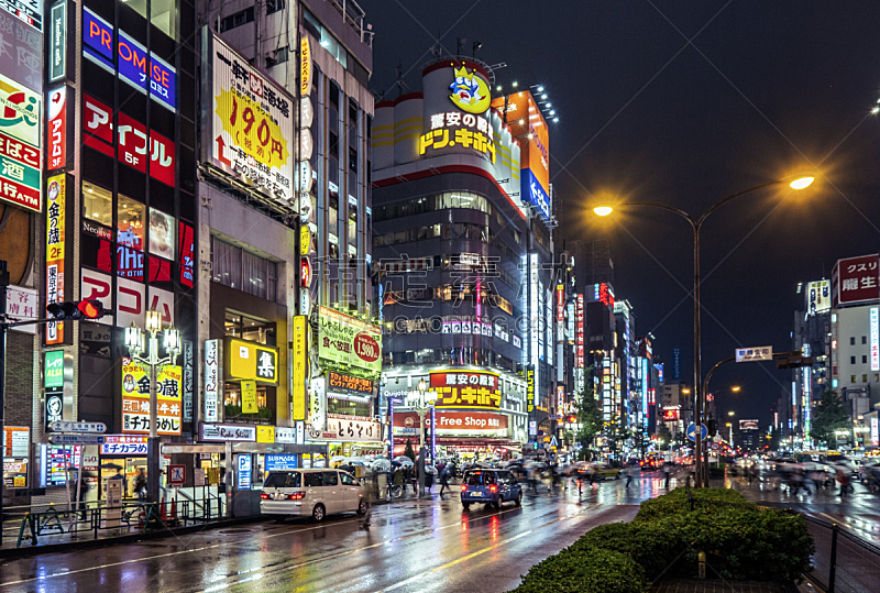 新宿区 日本 东京 城市 夜晚 商店 街道 摩天大楼 人图片素材下载 稿定素材