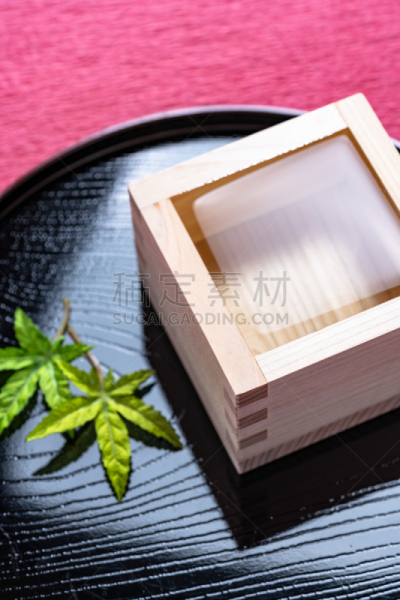 日本青酒,垂直画幅,留白,饮食,寒冷,无人,冷酒,鳟鱼,日本,海产
