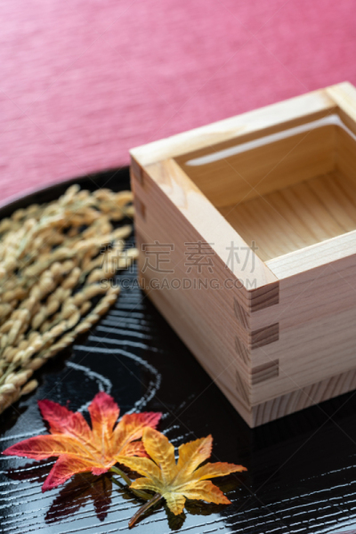 日本青酒,垂直画幅,留白,饮食,寒冷,无人,冷酒,鳟鱼,日本,海产