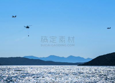 消防员,消防飞机,大桶,云,浓烟,松树,户外,自然,红色,安全的
