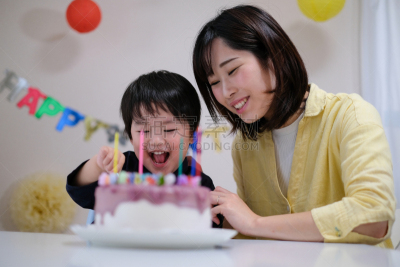 生日,母亲,家庭生活,儿子,羊毛帽,华丽的,仅日本人,家庭,蛋糕,25岁到29岁