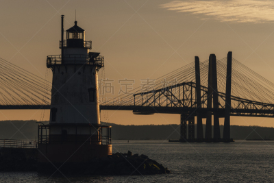 Tarrytown Lighthouse, New and old Tappan Zee Bridge