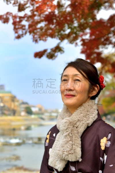 京都府,日本人,鸭川,和服,女人,秋天,垂直画幅,户外,仅成年人,京都市