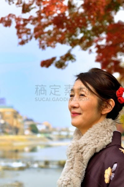 和服,女人,京都府,日本人,鸭川,秋天,中老年女人,仅日本人,仅一个中老年女人,一个人