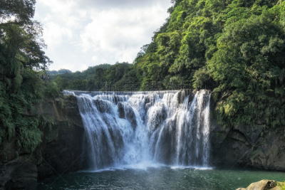瀑布,水,美,水平画幅,户外,湖,树林,山,著名景点,风景
