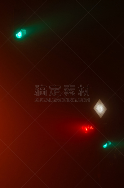十字路口,雾,红色,红绿灯,拥挤的,绿色,垂直画幅,留白,夜晚,灯
