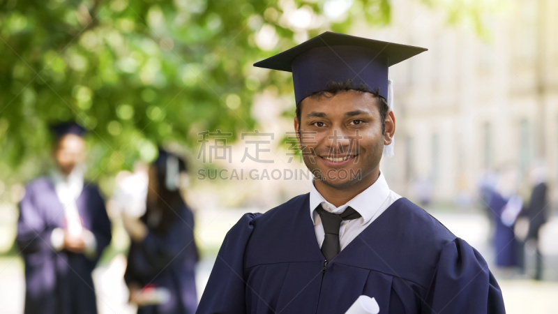 拉美人和西班牙裔人,学生,欣喜若狂,摆拍,文凭,平视角,仅男人,肖像,一个人,仅一个男人